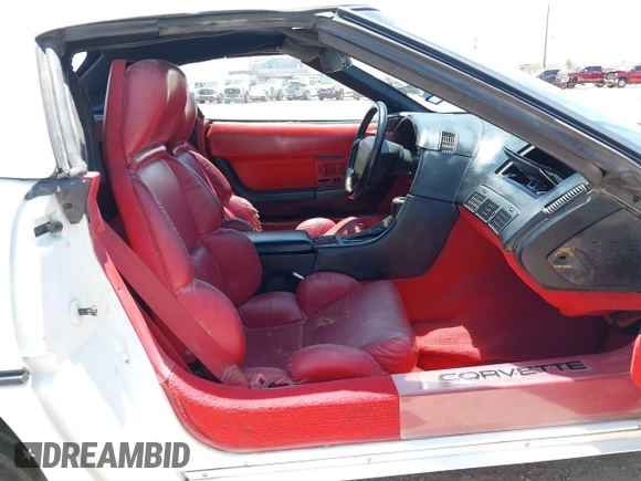 1990 Chevrolet Corvette z VIN 1G1YY3384L5108491, wystawiony jako IAAI lot #42566008 z przebiegiem 133 568 mil mil oraz . Historia ofert i sprzedaży dostępna na DreamBid. Obrazek 5.