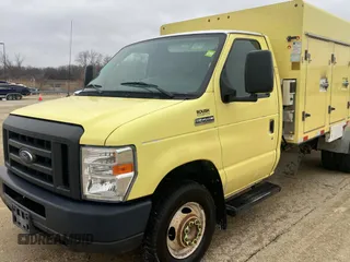 2019 Ford Econoline Commercial with VIN 1FDXE4FS3KDC07778, listed as a Copart auction lot 43640515 with 138,321 mi miles and Clean Title. Bid and sale history available at carsss.com. Image 1.