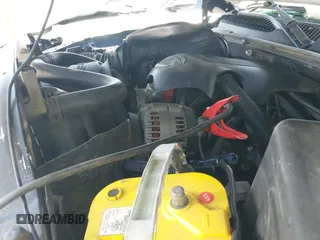 2000 Chevrolet Silverado 1500 LS z VIN 1GCEC19T0YZ320202, wystawiony jako IAAI lot #42988102 z przebiegiem Nie podano mil oraz . Historia ofert i sprzedaży dostępna na DreamBid. Obrazek 20.
