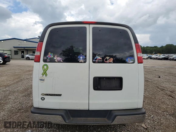 2017 Chevrolet Express Passenger LT z VIN 1GAZGMFG3H1258512, wystawiony jako Copart lot #62822304 z przebiegiem 56 009 mil mil oraz Nie do naprawy • Non repairable. Historia ofert i sprzedaży dostępna na DreamBid. Obrazek 6.
