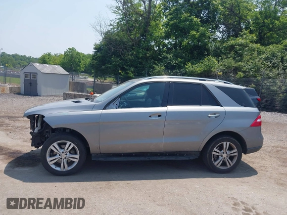 2015 Mercedes-Benz M 350 with VIN 4JGDA5HBXFA592118, listed as a IAAI auction lot 42429105 with 131,705 mi miles and . Bid and sale history available at DreamBid. Image 14.