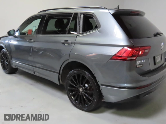 2020 Volkswagen Tiguan SE z VIN 3VV3B7AXXLM154326, wystawiony jako Copart lot #59328395 z przebiegiem 62 793 mil mil oraz Czysty tytuł • Clean title. Historia ofert i sprzedaży dostępna na DreamBid. Obrazek 4.