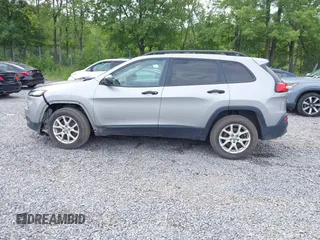 2016 Jeep Cherokee Altitude z VIN 1C4PJMAS0GW251840, wystawiony jako IAAI lot #42636245 z przebiegiem 216 061 mil mil oraz . Historia ofert i sprzedaży dostępna na DreamBid. Obrazek 14.