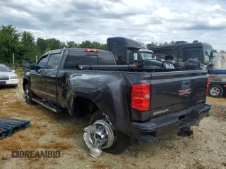 2015 GMC Sierra 3500HD Denali z VIN 1GT424E87FF588292, wystawiony jako Copart lot #65950764 z przebiegiem 128 416 mil mil oraz Szkoda całkowita • Salvage title. Historia ofert i sprzedaży dostępna na DreamBid. Obrazek 3.