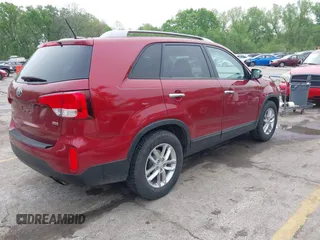 2014 Kia Sorento LX with VIN 5XYKT4A75EG480122, listed as a IAAI auction lot 42113975 with 171,754 mi miles and . Bid and sale history available at carsss.com. Image 4.