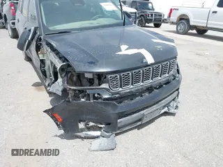 2023 Jeep Grand Cherokee Limited z VIN 1C4RJJBG4P8843652, wystawiony jako IAAI lot #41906826 z przebiegiem 18 006 mil mil oraz . Historia ofert i sprzedaży dostępna na DreamBid. Obrazek 6.