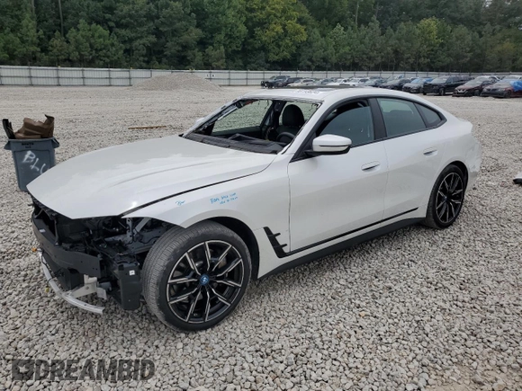2024 BMW i4 eDrive40 z VIN WBY73AW07RFR74988, wystawiony jako Copart lot #70713824 z przebiegiem 14 117 mil mil oraz Szkody całkowita. Historia ofert i sprzedaży dostępna na DreamBid. Obrazek 1.