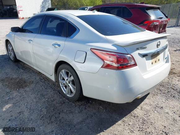 2013 Nissan Altima 2.5 S with VIN 1N4AL3AP8DC150330, listed as a IAAI auction lot 41863733 with 276,286 mi miles. Bid and sale history available at carsss.com. Image 3.