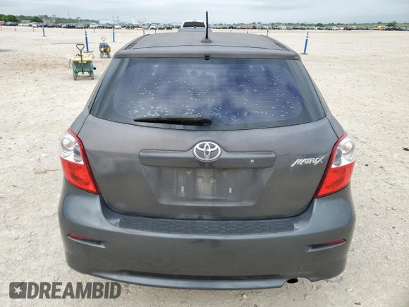 2011 Toyota Matrix S z VIN 2T1KE4EEXBC048054, wystawiony jako Copart lot #55150605 z przebiegiem 108 447 mil mil oraz Szkoda całkowita • Salvage title. Historia ofert i sprzedaży dostępna na DreamBid. Obrazek 6.