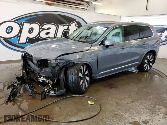 2023 Volvo XC90 Ultimate Bright Theme with VIN YV4H60CA6P1945963, listed as a Copart auction lot 46036015 with 15,052 mi miles and Salvage title. Bid and sale history available at DreamBid. Image 1.