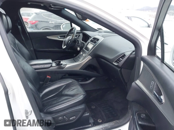 2016 Lincoln MKX Select with VIN 2LMTJ8KR3GBL31765, listed as a IAAI auction lot 41352530 with 155,376 mi miles. Bid and sale history available at carsss.com. Image 5.