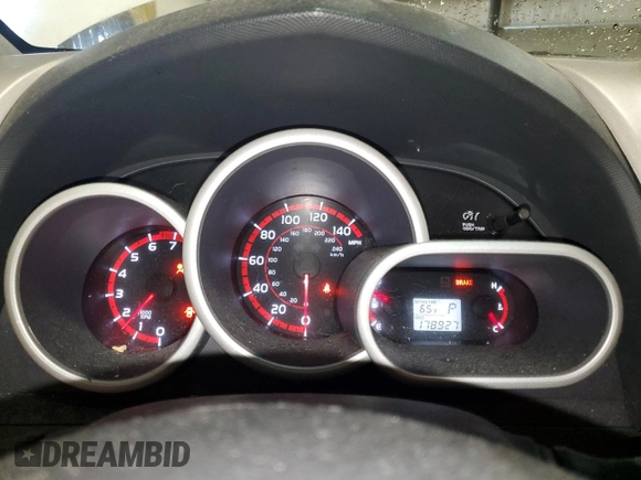 2010 Toyota Matrix S с VIN 2T1LE4EE4AC017028, выставлен на аукционе Copart как лот 55855965 с пробегом 178 927 миль миль и Списание • Salvage title. История ставок и продаж доступна на DreamBid. Изображение 9.