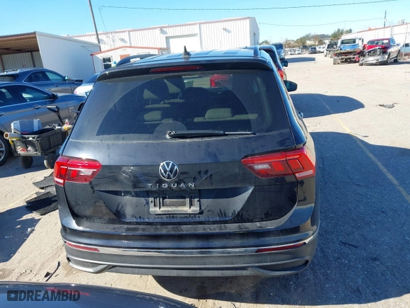 2022 Volkswagen Tiguan S with VIN 3VV1B7AX7NM107779, listed as a IAAI auction lot 41210258 with 57,154 mi miles. Bid and sale history available at carsss.com. Image 17.