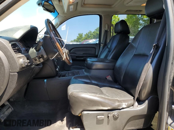 2007 GMC Sierra Denali z VIN 2GTEK638271695441, wystawiony jako Copart lot #57861314 z przebiegiem 233 123 mil mil oraz Szkody całkowita. Historia ofert i sprzedaży dostępna na DreamBid. Obrazek 7.