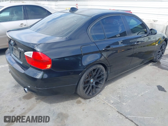 2008 BMW 3 Series 335i with VIN WBAVB77568NH78828, listed as a IAAI auction lot 42053292 with 100,757 mi miles. Bid and sale history available at carsss.com. Image 4.