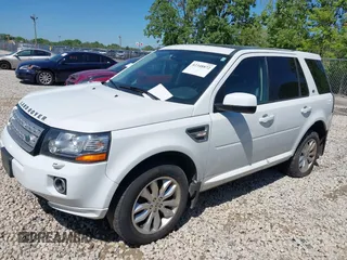 2013 Land Rover LR2 HSE Lux z VIN SALFT2BG5DH339442, wystawiony jako IAAI lot #42348872 z przebiegiem 131 043 mil mil oraz . Historia ofert i sprzedaży dostępna na DreamBid. Obrazek 2.
