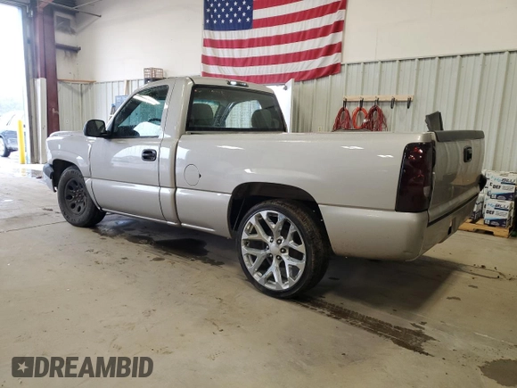 2005 Chevrolet Silverado 1500 LS with VIN 1GCEC14T75Z254816, listed as a Copart auction lot 45102935 with 124,541 mi miles and Salvage title. Bid and sale history available at DreamBid. Image 2.