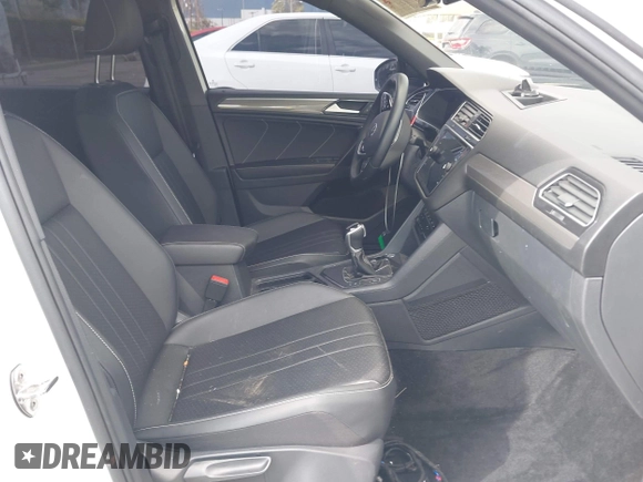 2023 Volkswagen Tiguan SE R-Line Black with VIN 3VVCB7AX3PM133002, listed as a IAAI auction lot 41902721 with 32,915 mi miles and . Bid and sale history available at DreamBid. Image 5.