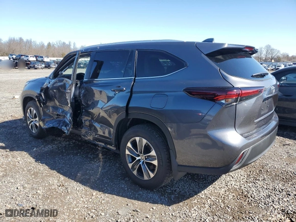 2024 Toyota Highlander LE with VIN 5TDKDRBH0RS573074, listed as a Copart auction lot 49915715 with 5,708 mi miles and Salvage Title. Bid and sale history available at carsss.com. Image 2.