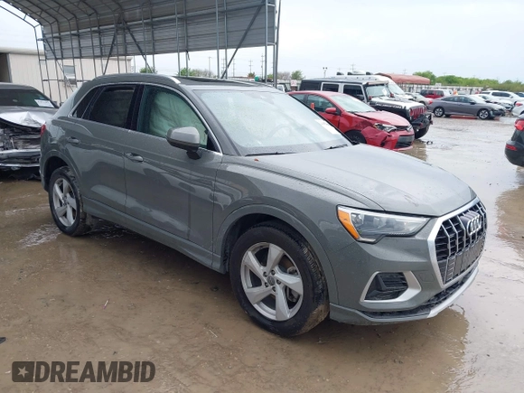 2020 Audi Q3 Premium z VIN WA1AECF30L1052472, wystawiony jako IAAI lot #41886809 z przebiegiem 101 600 mil mil oraz . Historia ofert i sprzedaży dostępna na DreamBid. Obrazek 1.
