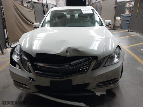 2012 Mercedes-Benz E-Class E 350 Luxury with VIN WDDHF5KB9CA548550, listed as a IAAI auction lot 41626757 with 125,402 mi miles. Bid and sale history available at carsss.com. Image 12.