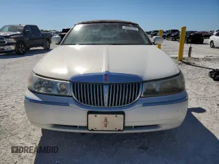 1999 Lincoln Town Car Signature z VIN 1LNHM82W4XY615634, wystawiony jako Copart lot #48886235 z przebiegiem 207 411 mil mil oraz Szkody całkowita. Historia ofert i sprzedaży dostępna na DreamBid. Obrazek 5.