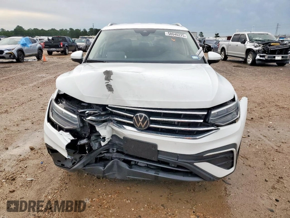2024 Volkswagen Tiguan SE z VIN 3VV3B7AX0RM188817, wystawiony jako Copart lot #58040225 z przebiegiem 6 299 mil mil oraz Szkoda całkowita • Salvage title. Historia ofert i sprzedaży dostępna na DreamBid. Obrazek 5.