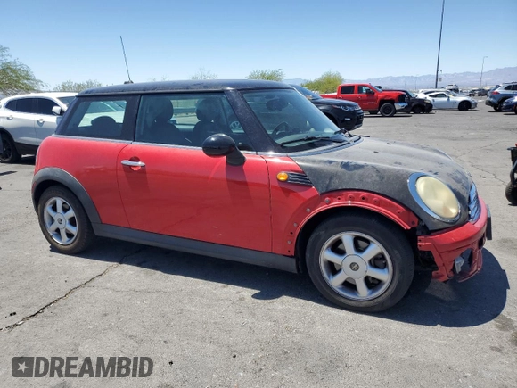 2008 MINI Hardtop z VIN WMWMF33518TT66193, wystawiony jako Copart lot #65858675 z przebiegiem 155 749 mil mil oraz Czysty tytuł • Clean title. Historia ofert i sprzedaży dostępna na DreamBid. Obrazek 4.