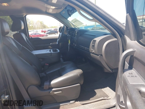 2013 Chevrolet Silverado 1500 LT with VIN 1GCRKSE71DZ411511, listed as a IAAI auction lot 41996180 with 141,934 mi miles and . Bid and sale history available at DreamBid. Image 5.