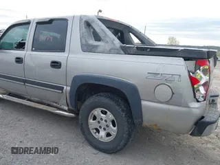 2004 Chevrolet Avalanche Z71 with VIN 3GNEK12T34G257773, listed as a IAAI auction lot 42060079 with 207,227 mi miles. Bid and sale history available at carsss.com. Image 6.