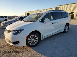 2018 Chrysler Pacifica Touring L z VIN 2C4RC1BG1JR211522, wystawiony jako Copart lot #41582294 z przebiegiem 75 999 mil mil oraz Szkody całkowita. Historia ofert i sprzedaży dostępna na DreamBid. Obrazek 1.