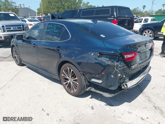 2020 Toyota Camry SE with VIN 4T1G11AK5LU500066, listed as a IAAI auction lot 42000886 with 99,153 mi miles. Bid and sale history available at carsss.com. Image 3.