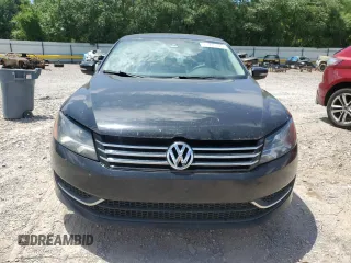2014 Volkswagen Passat S with VIN 1VWAT7A31EC029703, listed as a Copart auction lot 61773525 with 131,787 mi miles and Clean title. Bid and sale history available at DreamBid. Image 5.