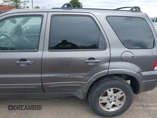 2005 Ford Escape Limited with VIN 1FMYU94155KB76337, listed as a IAAI auction lot 42006729 with 170,526 mi miles. Bid and sale history available at carsss.com. Image 6.