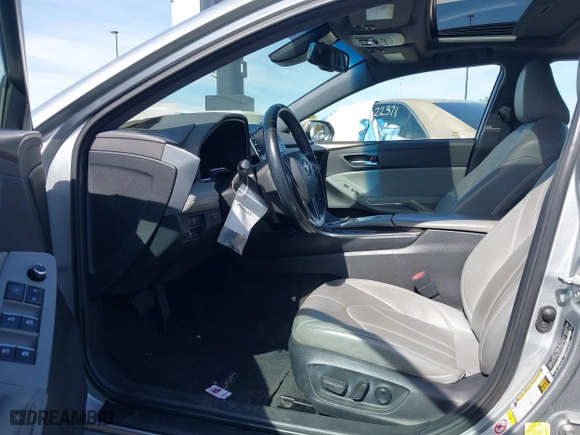 2019 Toyota Avalon Hybrid Limited with VIN 4T1B21FB1KU003112, listed as a IAAI auction lot 41610307 with 169,569 mi miles. Bid and sale history available at carsss.com. Image 5.