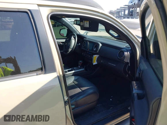 2018 Toyota Tacoma SR5 z VIN 3TMDZ5BN4JM039802, wystawiony jako IAAI lot #42300924 z przebiegiem 48 828 mil mil oraz . Historia ofert i sprzedaży dostępna na DreamBid. Obrazek 5.