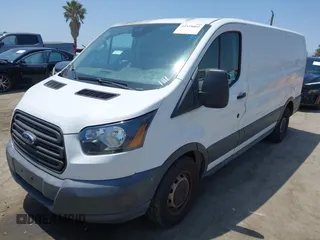 2018 Ford Transit z VIN 1FTYE1YM3JKA17396, wystawiony jako IAAI lot #42575062 z przebiegiem 68 063 mil mil oraz . Historia ofert i sprzedaży dostępna na DreamBid. Obrazek 20.