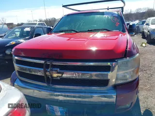 2007 Chevrolet Silverado 1500 LT w/1LT with VIN 2GCEC19C071686992, listed as a IAAI auction lot 41602817 with 395,297 mi miles. Bid and sale history available at carsss.com. Image 12.