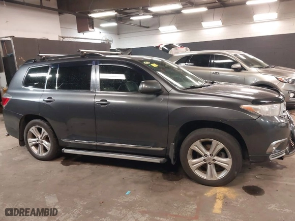 2012 Toyota Highlander with VIN 5TDBK3EH7CS112265, listed as a IAAI auction lot 41923167 with 113,655 mi miles. Bid and sale history available at carsss.com. Image 13.