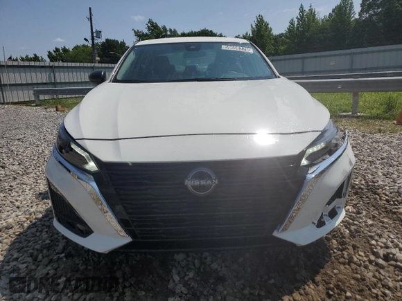 2025 Nissan Altima SV z VIN 1N4BL4DV5SN393597, wystawiony jako Copart lot #59698375 z przebiegiem 1 490 mil mil oraz Czysty tytuł • Clean title. Historia ofert i sprzedaży dostępna na DreamBid. Obrazek 5.