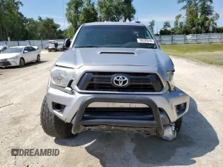 2015 Toyota Tacoma z VIN 5TFLU4EN5FX135486, wystawiony jako Copart lot #58320245 z przebiegiem 95 424 mil mil oraz Szkoda całkowita • Salvage title. Historia ofert i sprzedaży dostępna na DreamBid. Obrazek 5.