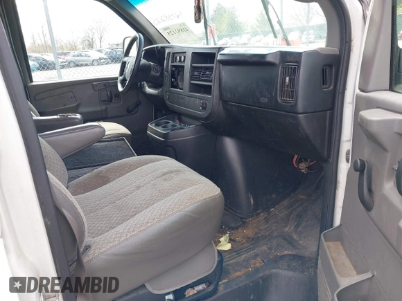 2008 Chevrolet Express Cargo Van with VIN 1GCFG15X081153310, listed as a IAAI auction lot 41892125 with 297,669 mi miles. Bid and sale history available at carsss.com. Image 5.