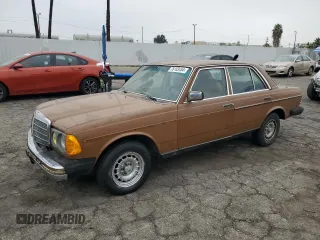 1981 Mercedes-Benz 300 with VIN WDBAB30A3BB219467, listed as a Copart auction lot 76183454 with 123,938 mi miles and Clean Title. Bid and sale history available at carsss.com. Image 1.