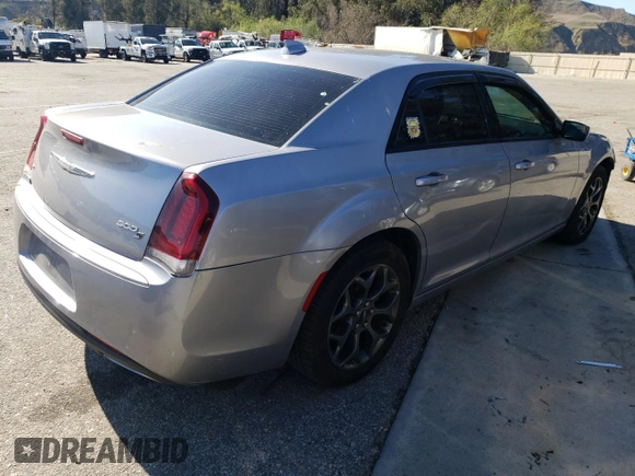 2018 Chrysler 300 S z VIN 2C3CCAGG8JH267272, wystawiony jako Copart lot #49331875 z przebiegiem 70 691 mil mil oraz Szkoda całkowita • Salvage title. Historia ofert i sprzedaży dostępna na DreamBid. Obrazek 3.