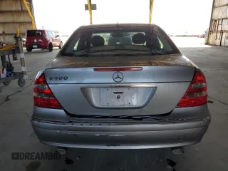 2004 Mercedes-Benz E 500 z VIN WDBUF70J34A492118, wystawiony jako Copart lot #56746975 z przebiegiem 109 871 mil mil oraz Szkoda całkowita • Salvage title. Historia ofert i sprzedaży dostępna na DreamBid. Obrazek 6.