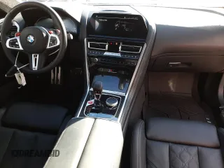 2022 BMW M8 Competition z VIN WBSAE0C02NCG99859, wystawiony jako Copart lot #70144082 z przebiegiem 13 504 mil mil oraz . Historia ofert i sprzedaży dostępna na DreamBid. Obrazek 8.