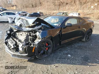2022 Chevrolet Camaro LT1 with VIN 1G1FE1R76N0122718, listed as a Copart auction lot 83224504 with 43,056 mi miles and Salvage Title. Bid and sale history available at carsss.com. Image 1.