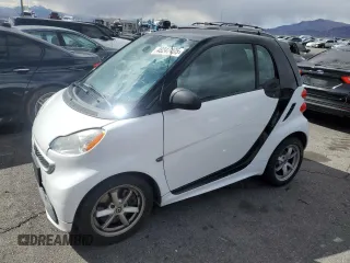 2015 Smart fortwo Passion z VIN WMEEJ3BA5FK812094, wystawiony jako Copart lot #48247405 z przebiegiem 79 913 mil mil oraz Szkody całkowita. Historia ofert i sprzedaży dostępna na DreamBid. Obrazek 1.