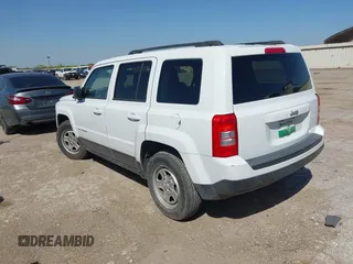 2016 Jeep Patriot Sport SE with VIN 1C4NJPBAXGD753958, listed as a IAAI auction lot 42052122 with 175,502 mi miles and . Bid and sale history available at carsss.com. Image 3.