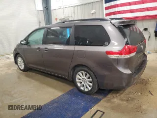2012 Toyota Sienna XLE z VIN 5TDDK3DC8CS046677, wystawiony jako Copart lot #52381025 z przebiegiem 144 054 mil mil oraz Czysty tytuł • Clean title. Historia ofert i sprzedaży dostępna na DreamBid. Obrazek 2.